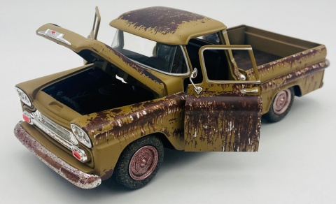 Chevy Apache Fleetside podrdzewiały 1:24 Motormax 79072 Weathered Treasures