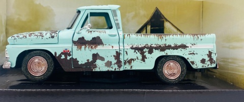 Chevy C10 Fleetside podrdzewiały 1:24 Motormax 79073 Weathered Treasures