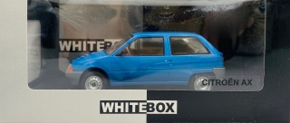 Citroen AX 1986 model 124256 WhiteBox 1:24 niebieski