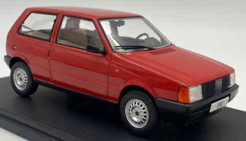 FIAT Uno (1983) model WB124257 METAL WhiteBox 1:24 czerwony