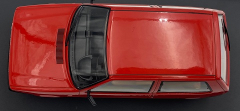 FIAT Uno (1983) model WB124257 METAL WhiteBox 1:24 czerwony