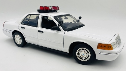 Ford Crown Victoria 2001 Interceptor światło / dźwięk 1:18 Motormax 73992
