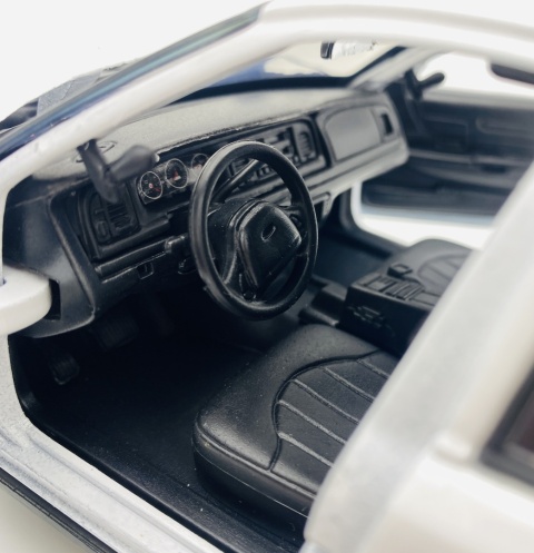 Ford Crown Victoria 2001 Interceptor światło / dźwięk 1:18 Motormax 73992