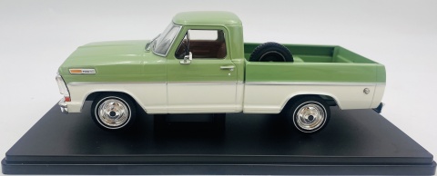 Ford F-100 (1970) pick-up model WB124252 METAL WhiteBox 1:24 jasny zielony