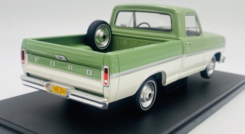 Ford F-100 (1970) pick-up model WB124252 METAL WhiteBox 1:24 jasny zielony