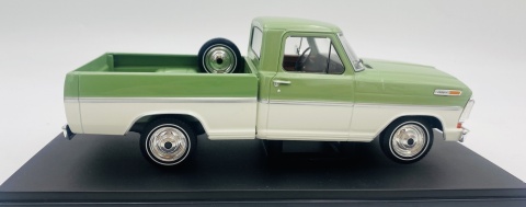 Ford F-100 (1970) pick-up model WB124252 METAL WhiteBox 1:24 jasny zielony