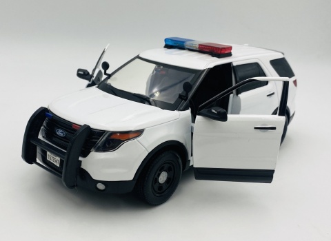 Ford Interceptor Police Utility 2015 światło / dźwięk 1:18 Motormax 73995