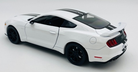 Ford MUSTANG GT 5.0 2018 model 1:24 Motormax 79352 biały