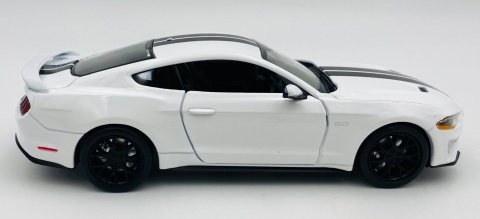 Ford MUSTANG GT 5.0 2018 model 1:24 Motormax 79352 biały
