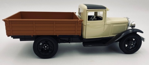 Ford Model AA 1931 1:24 Motormax 79377 beżowy