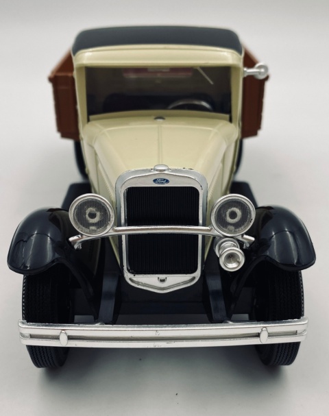 Ford Model AA 1931 1:24 Motormax 79377 beżowy