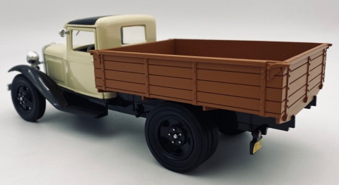 Ford Model AA 1931 1:24 Motormax 79377 beżowy