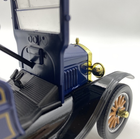 Ford Model T Paddy Wagon 1925 1:24 Motormax Platinum 79316 niebieski