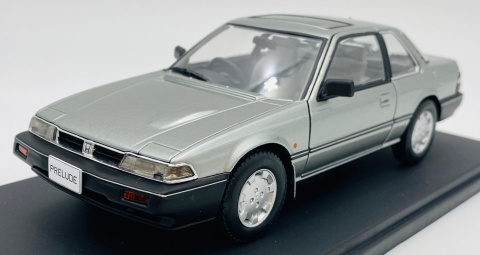 HONDA Prelude 1985 model 124258 WhiteBox 1:24 jasny szary