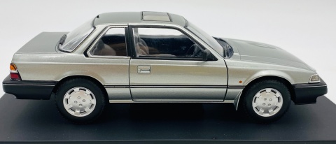 HONDA Prelude 1985 model 124258 WhiteBox 1:24 jasny szary