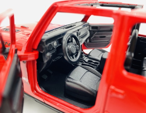 Jeep Gladiator Rubicon surfing z zestawem kempingowym 1:27 Motormax 79722