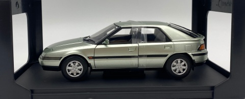 Mazda 323 F WhiteBox 124259 model 1:24 jasny zielony