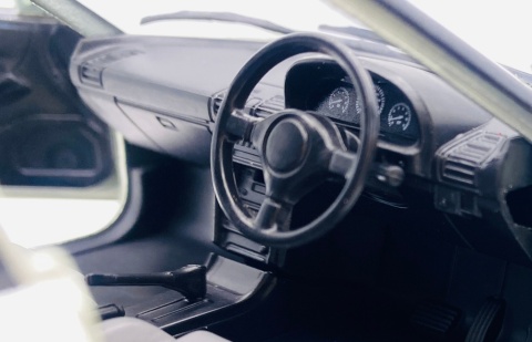 Mazda 323 F WhiteBox 124259 model 1:24 jasny zielony