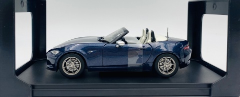 Mazda MX-5 ND Miata 2019 roadster WhiteBox 124251 model 1:24 granatowy