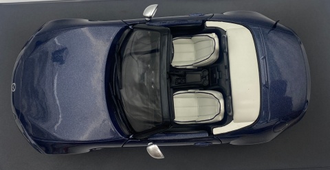 Mazda MX-5 ND Miata 2019 roadster WhiteBox 124251 model 1:24 granatowy