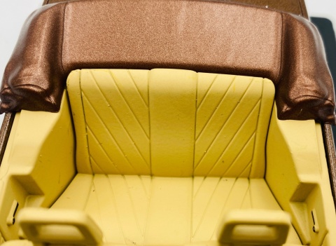 Opel Ascona C Cabrio 1985 model 124255 WhiteBox 1:24 brązowy