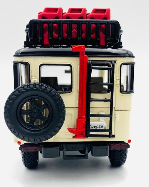 Toyota FJ 40 Hard Top 1:24 Off Road Series Motormax 79137 beżowy