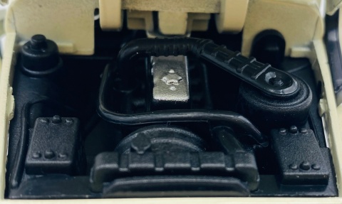 Toyota FJ 40 Hard Top 1:24 Off Road Series Motormax 79137 beżowy