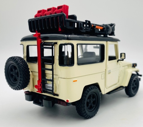 Toyota FJ 40 Hard Top 1:24 Off Road Series Motormax 79137 beżowy