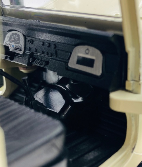 Toyota FJ 40 Hard Top 1:24 Off Road Series Motormax 79137 beżowy