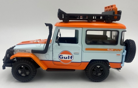 Toyota FJ40 Land Cruiser with GULF Livery model 1:24 Motormax 79658