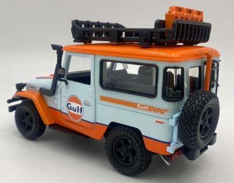 Toyota FJ40 Land Cruiser with GULF Livery model 1:24 Motormax 79658