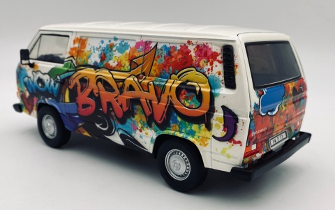 VW Type 2 (T3) Transporter 1:24 Motormax 79599 grafifiti