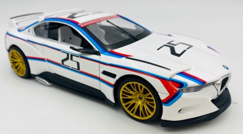 BMW 3.0 CSL Hommage R światło dźwięk model METAL 1:24 MSZ 68257A biały M