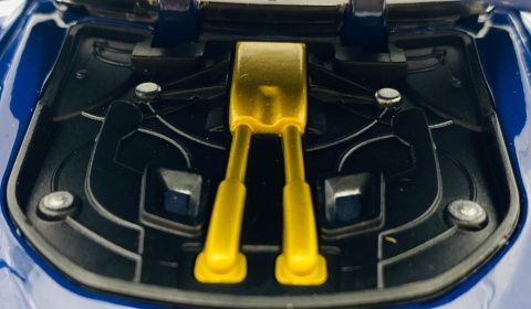 BMW M4 DTM #11 Red Bull światło dźwięk model METAL 1:24 MSZ 68295