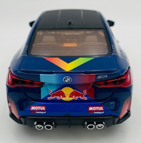 BMW M4 Red Bull światło dźwięk model METAL 1:24 MSZ 68292