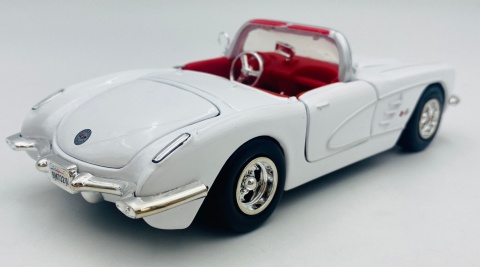 Chevrolet CORVETTE 1959 Cabrio model 1:24 Motormax 73216 biały