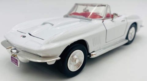 Chevrolet CORVETTE 1967 Cabrio 1:24 Motormax 73224 biały