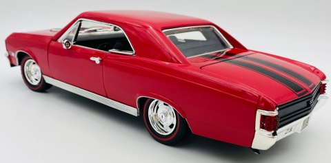 Chevy CHEVELLE SS 396 1:18 model Motormax 73104 czerwony z pasami