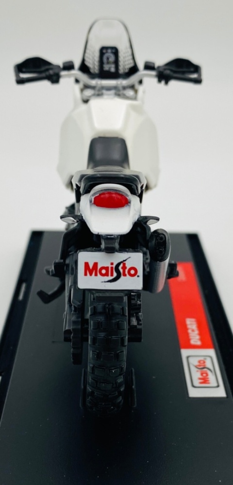 DUCATI Desert X model podstawka 1:18 Maisto