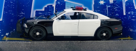 Dodge Charger Pursuit 2011 biały/czarny światło/dźwiek 1:24 Motormax 79533