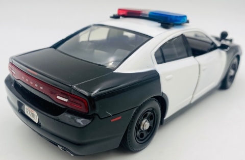 Dodge Charger Pursuit 2011 biały/czarny światło/dźwiek 1:24 Motormax 79533