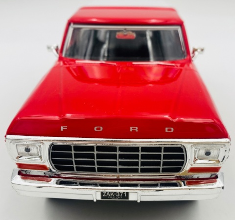 Ford Bronco (hard top) 1978 1:24 Motormax 79373 czerwony