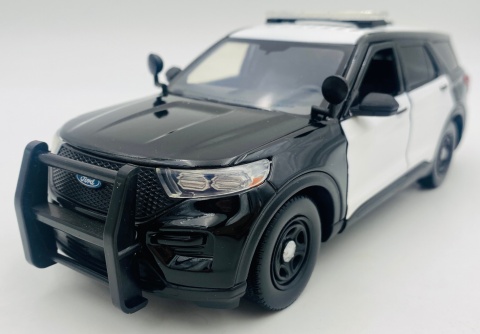 Ford Explorer 2022 biały/czarny bez oznaczeń 2022 1:24 Motormax 76998