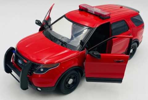 Ford Explorer Fire Marshal czerwony bez oznaczeń 2015 1:18 Motormax 73545