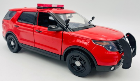 Ford Explorer Fire Marshal czerwony bez oznaczeń 2015 1:18 Motormax 73545