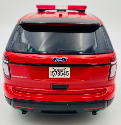 Ford Explorer Fire Marshal czerwony bez oznaczeń 2015 1:18 Motormax 73545