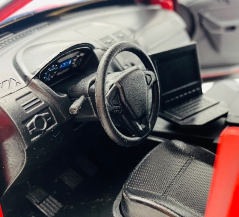 Ford Explorer Fire Marshal czerwony bez oznaczeń 2015 1:18 Motormax 73545