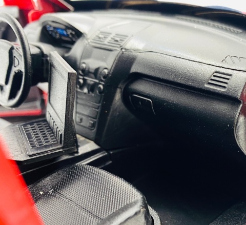 Ford Explorer Fire Marshal czerwony bez oznaczeń 2015 1:18 Motormax 73545