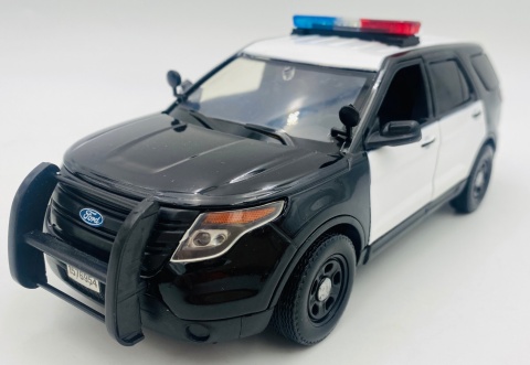 Ford Explorer Interceptor Utility 2015 światło/dźwiek 1:24 Motormax 79536