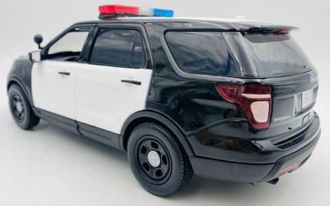 Ford Police Interceptor Utility 2015 światło / dźwięk 1:18 Motormax 73996